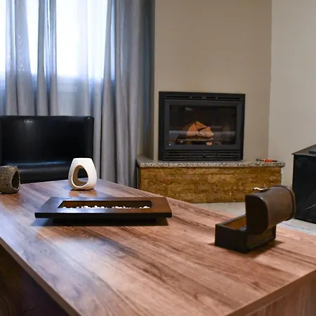 Toula بيت ضيافة Ángistron